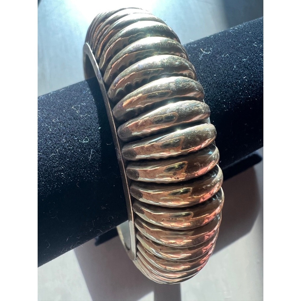 Two's Company Ribbed Bangle Gold Chunky Shrimp Statement Lightweight